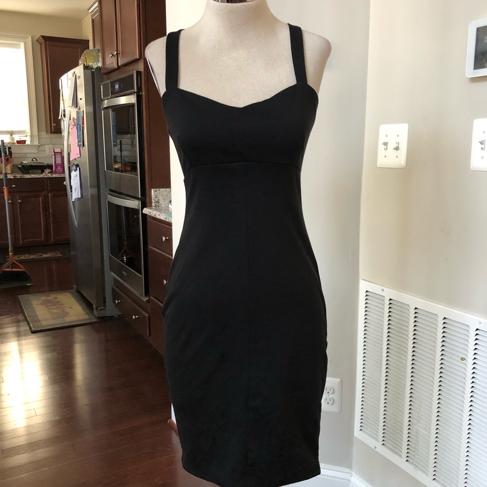 BEAUTIFUL LITTLE BLACK DRESS - Picture 1 of 8